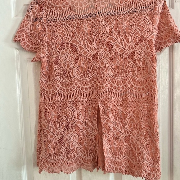 Maurice’s Blouse Medium Paisley Embroidered Lace Pink Back Split 100% Nylon - Picture 4 of 5